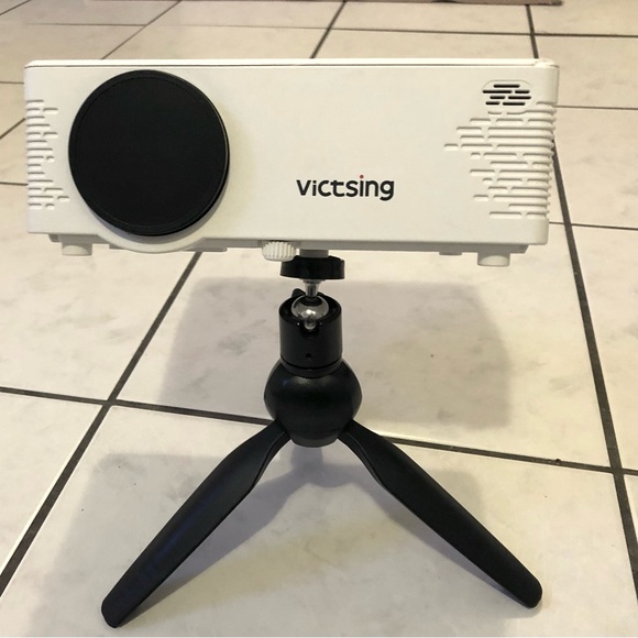 Victsing UBS Projector - Picture 1 of 3